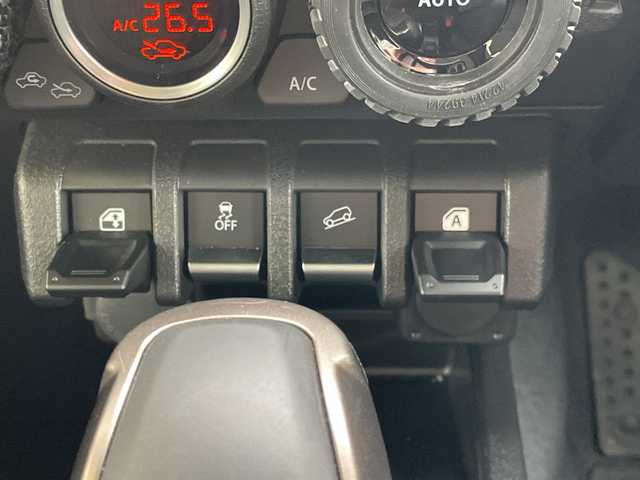 スズキ ジムニー シエラ JC 愛知県 2025(令7)年 0.6万km シフォンアイボリーM 純正8型ナビ/スズキセーフティサポート/トランスファーレバー/フルセグ/バックカメラ/シートヒーター/クルーズコントロール/ダウンヒルアシストコント/オートライト/ステアリングスイッチ/スマートキー/プッシュスタート