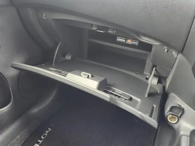 日産 ノート e－パワー X Bアロー 愛知県 2018(平30)年 3.7万km 赤 純正7インチナビ/バックカメラ/Bluetooth/フルセグTV/衝突被害軽減ブレーキ/クルーズコントロール/横滑り防止装置/レーンキープアシスト/オートライト/フォグランプ/ETC/純正AW/純正フロアマット/プッシュスタート/スマートキー/スペアキー