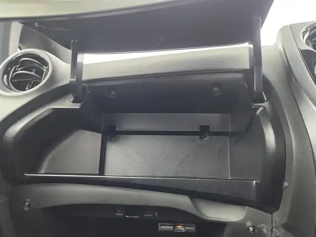 日産 ノート e－パワー X Bアロー 愛知県 2018(平30)年 3.7万km 赤 純正7インチナビ/バックカメラ/Bluetooth/フルセグTV/衝突被害軽減ブレーキ/クルーズコントロール/横滑り防止装置/レーンキープアシスト/オートライト/フォグランプ/ETC/純正AW/純正フロアマット/プッシュスタート/スマートキー/スペアキー