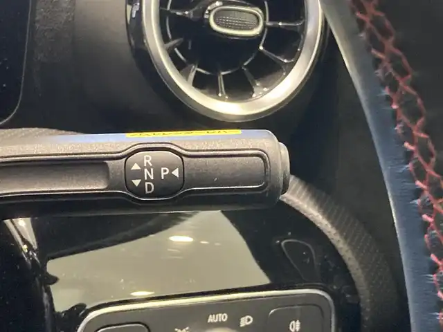 メルセデス・ベンツ Ｍ・ベンツ Ａ２００ｄ AMGライン 熊本県 2021(令3)年 3.1万km ポーラホワイト ・スマートキー/・プッシュスタート/・アクティブステアリングアシスト/・道路標識アシスト/・アクティブレーンキーピングアシスト/・アクティブブレーキアシスト/・アテンションアシスト/・レーンチェンジアシスト/・インテリジェントライトシステム/・クルーズコントロール(追従式)/・ハーフレザーシート/・前席パワーシート/・前席シートヒーター/・純正メモリナビ/　【Bluetooth・USB・AppleCarPlay・AndroidAuto】/・フルセグTV/・バックカメラ/・ETC2.0/・ふぉらいぶレコーダー(前方録画)/・LEDヘッドランプ/・純正マット