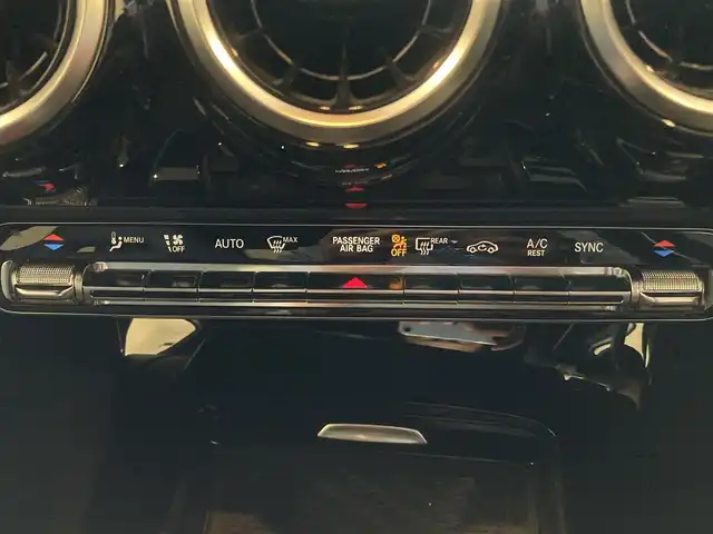 メルセデス・ベンツ Ｍ・ベンツ Ａ２００ｄ AMGライン 熊本県 2021(令3)年 3.1万km ポーラホワイト ・スマートキー/・プッシュスタート/・アクティブステアリングアシスト/・道路標識アシスト/・アクティブレーンキーピングアシスト/・アクティブブレーキアシスト/・アテンションアシスト/・レーンチェンジアシスト/・インテリジェントライトシステム/・クルーズコントロール(追従式)/・ハーフレザーシート/・前席パワーシート/・前席シートヒーター/・純正メモリナビ/　【Bluetooth・USB・AppleCarPlay・AndroidAuto】/・フルセグTV/・バックカメラ/・ETC2.0/・ふぉらいぶレコーダー(前方録画)/・LEDヘッドランプ/・純正マット