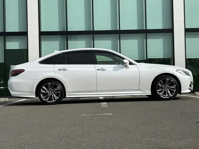 トヨタ クラウン ハイブリッド RS 和歌山県 2022(令4)年 3.9万km プレシャスホワイトパール 【純正12.3インチナビ/バックカメラ/フルセグTV/衝突軽減ブレーキ/ブラインドスポットモニター/前後コーナーセンサー/オートライト/レーダークルコン/ビルトインETC/シートヒーター/パワーシート/AC１００V充電/LEDヘッドライト/フォグランプ