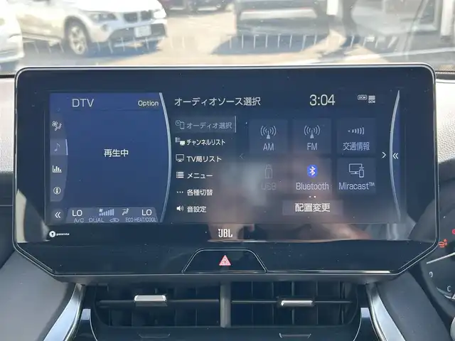 トヨタ ハリアー Z 和歌山県 2021(令3)年 1.5万km ホワイトパールクリスタルシャイン 純正１２．３インチナビ/JBLプレミアムサウンド/フルセグTV/バックカメラ/デジタルインナーミラー/（Bluetooth/USB/AUX)/プリクラッシュセーフティー/ブラインドスポットモニター/ヘッドアップディスプレイ/レーダークルーズコントロール/レーンキープアシスト/クリアランスソナー/パーキングサポートブレーキ/ロードサインアシスト/リヤトラフィックアラート/電子パーキング/オートホールド/MTモード付AT/純正ドライブレコーダー/純正ビルトインETC２．０/ハーフレザーシート/パワーシート/パワーバックドア/ISOFIX/LEDヘッドライト/LEDフォグランプ/オートライト/オートハイビーム
