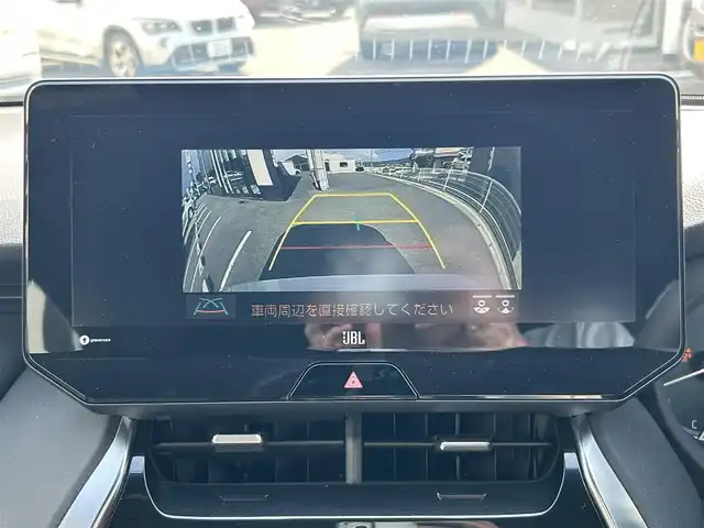 トヨタ ハリアー Z 和歌山県 2021(令3)年 1.5万km ホワイトパールクリスタルシャイン 純正１２．３インチナビ/JBLプレミアムサウンド/フルセグTV/バックカメラ/デジタルインナーミラー/（Bluetooth/USB/AUX)/プリクラッシュセーフティー/ブラインドスポットモニター/ヘッドアップディスプレイ/レーダークルーズコントロール/レーンキープアシスト/クリアランスソナー/パーキングサポートブレーキ/ロードサインアシスト/リヤトラフィックアラート/電子パーキング/オートホールド/MTモード付AT/純正ドライブレコーダー/純正ビルトインETC２．０/ハーフレザーシート/パワーシート/パワーバックドア/ISOFIX/LEDヘッドライト/LEDフォグランプ/オートライト/オートハイビーム