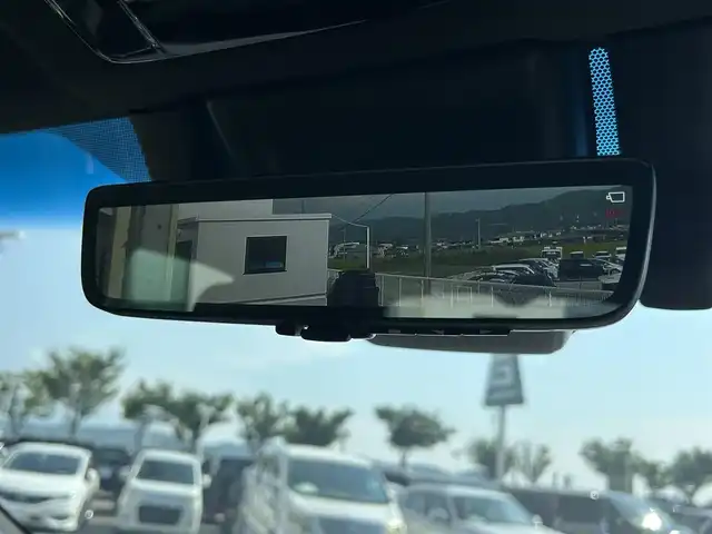 トヨタ ハリアー Z 和歌山県 2021(令3)年 1.5万km ホワイトパールクリスタルシャイン 純正１２．３インチナビ/JBLプレミアムサウンド/フルセグTV/バックカメラ/デジタルインナーミラー/（Bluetooth/USB/AUX)/プリクラッシュセーフティー/ブラインドスポットモニター/ヘッドアップディスプレイ/レーダークルーズコントロール/レーンキープアシスト/クリアランスソナー/パーキングサポートブレーキ/ロードサインアシスト/リヤトラフィックアラート/電子パーキング/オートホールド/MTモード付AT/純正ドライブレコーダー/純正ビルトインETC２．０/ハーフレザーシート/パワーシート/パワーバックドア/ISOFIX/LEDヘッドライト/LEDフォグランプ/オートライト/オートハイビーム