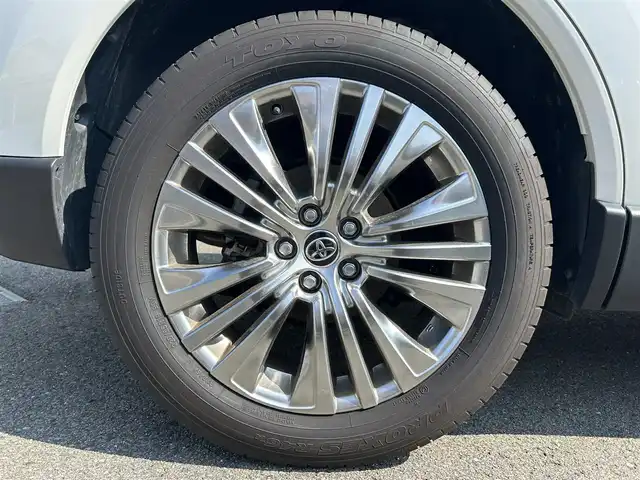 トヨタ ハリアー Z 和歌山県 2021(令3)年 1.5万km ホワイトパールクリスタルシャイン 純正１２．３インチナビ/JBLプレミアムサウンド/フルセグTV/バックカメラ/デジタルインナーミラー/（Bluetooth/USB/AUX)/プリクラッシュセーフティー/ブラインドスポットモニター/ヘッドアップディスプレイ/レーダークルーズコントロール/レーンキープアシスト/クリアランスソナー/パーキングサポートブレーキ/ロードサインアシスト/リヤトラフィックアラート/電子パーキング/オートホールド/MTモード付AT/純正ドライブレコーダー/純正ビルトインETC２．０/ハーフレザーシート/パワーシート/パワーバックドア/ISOFIX/LEDヘッドライト/LEDフォグランプ/オートライト/オートハイビーム