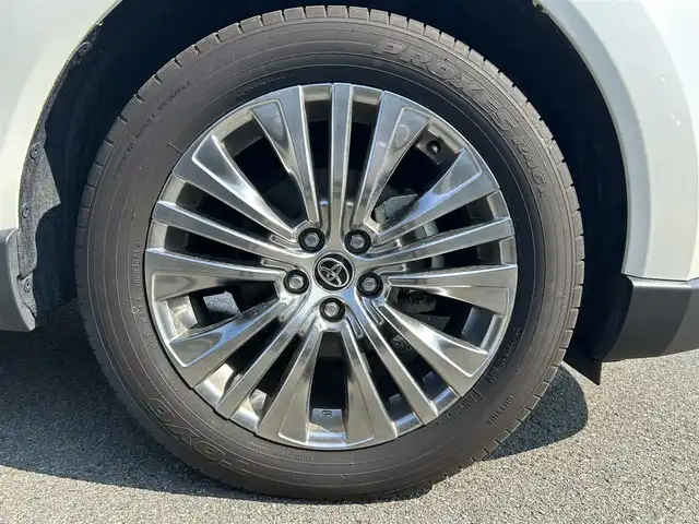 トヨタ ハリアー Z 和歌山県 2021(令3)年 1.5万km ホワイトパールクリスタルシャイン 純正１２．３インチナビ/JBLプレミアムサウンド/フルセグTV/バックカメラ/デジタルインナーミラー/（Bluetooth/USB/AUX)/プリクラッシュセーフティー/ブラインドスポットモニター/ヘッドアップディスプレイ/レーダークルーズコントロール/レーンキープアシスト/クリアランスソナー/パーキングサポートブレーキ/ロードサインアシスト/リヤトラフィックアラート/電子パーキング/オートホールド/MTモード付AT/純正ドライブレコーダー/純正ビルトインETC２．０/ハーフレザーシート/パワーシート/パワーバックドア/ISOFIX/LEDヘッドライト/LEDフォグランプ/オートライト/オートハイビーム