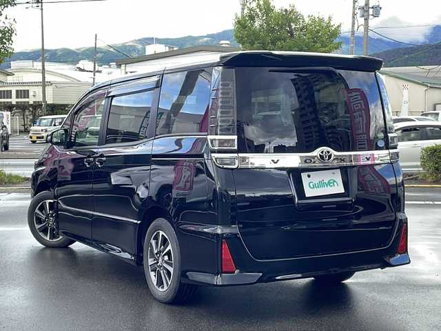 トヨタ ヴォクシー ZS 長野県 2017(平29)年 5.5万km ブラック 純正ナビ/バックカメラ/ETC/両側パワースライドドア/衝突被害軽減システム/クルーズコントロール/レーンキープアシスト/横滑り防止装置/オートLEDライト/オートマチックハイビーム/純正アルミホイール/純正フロアマット/革巻きステアリング/ステアリングスイッチ
