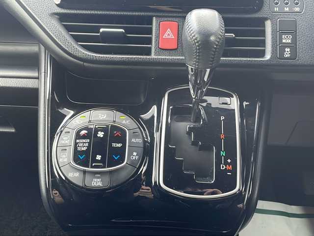 トヨタ ヴォクシー ZS 長野県 2017(平29)年 5.5万km ブラック 純正ナビ/バックカメラ/ETC/両側パワースライドドア/衝突被害軽減システム/クルーズコントロール/レーンキープアシスト/横滑り防止装置/オートLEDライト/オートマチックハイビーム/純正アルミホイール/純正フロアマット/革巻きステアリング/ステアリングスイッチ