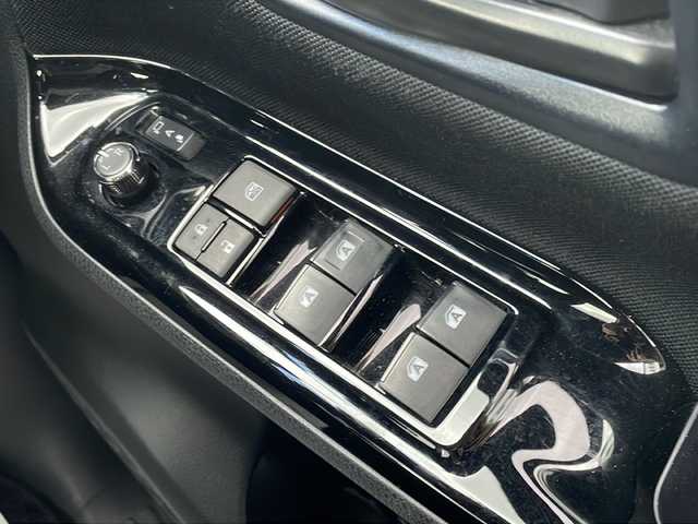 トヨタ ヴォクシー ZS 長野県 2017(平29)年 5.5万km ブラック 純正ナビ/バックカメラ/ETC/両側パワースライドドア/衝突被害軽減システム/クルーズコントロール/レーンキープアシスト/横滑り防止装置/オートLEDライト/オートマチックハイビーム/純正アルミホイール/純正フロアマット/革巻きステアリング/ステアリングスイッチ