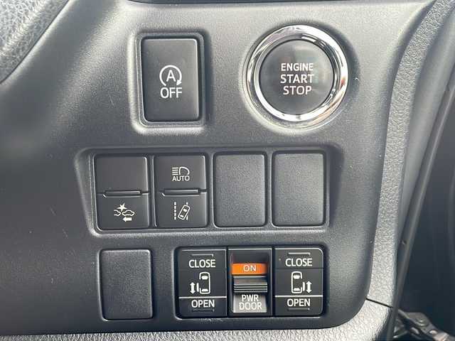 トヨタ ヴォクシー ZS 長野県 2017(平29)年 5.5万km ブラック 純正ナビ/バックカメラ/ETC/両側パワースライドドア/衝突被害軽減システム/クルーズコントロール/レーンキープアシスト/横滑り防止装置/オートLEDライト/オートマチックハイビーム/純正アルミホイール/純正フロアマット/革巻きステアリング/ステアリングスイッチ
