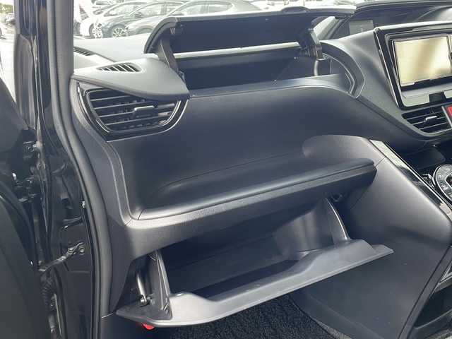 トヨタ ヴォクシー ZS 長野県 2017(平29)年 5.5万km ブラック 純正ナビ/バックカメラ/ETC/両側パワースライドドア/衝突被害軽減システム/クルーズコントロール/レーンキープアシスト/横滑り防止装置/オートLEDライト/オートマチックハイビーム/純正アルミホイール/純正フロアマット/革巻きステアリング/ステアリングスイッチ