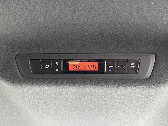 トヨタ ヴォクシー ZS 長野県 2017(平29)年 5.5万km ブラック 純正ナビ/バックカメラ/ETC/両側パワースライドドア/衝突被害軽減システム/クルーズコントロール/レーンキープアシスト/横滑り防止装置/オートLEDライト/オートマチックハイビーム/純正アルミホイール/純正フロアマット/革巻きステアリング/ステアリングスイッチ