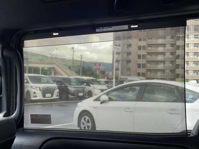 トヨタ ヴォクシー ZS 長野県 2017(平29)年 5.5万km ブラック 純正ナビ/バックカメラ/ETC/両側パワースライドドア/衝突被害軽減システム/クルーズコントロール/レーンキープアシスト/横滑り防止装置/オートLEDライト/オートマチックハイビーム/純正アルミホイール/純正フロアマット/革巻きステアリング/ステアリングスイッチ