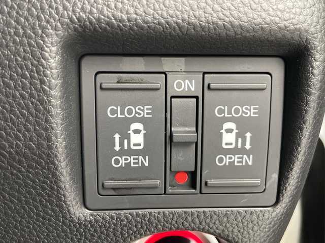 ホンダ Ｎ ＢＯＸ カスタム G L ターボ ホンダセンシング 愛知県 2020(令2)年 4万km プラチナホワイトパール ホンダセンシング/社外ナビ（Panasonic　CN-RE04D）/・フルセグ/Bluetooth/CD/DVD/SD/USB/バックカメラ/ビルトインETC/両側パワースライドドア/クルーズコントロール追従有/ハーフレザーシート/前席シートヒーター/レーンキープアシスト/衝突被害軽減/革巻きステアリング/スマートキー/プッシュスタート/スペアキー１本/LEDオートライト/フォグランプ/シートヒーター/純正アルミホイール/純正フロアマット