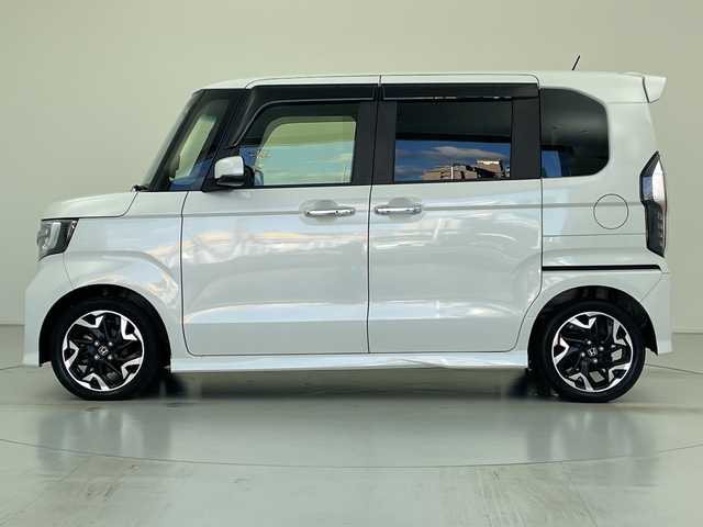 ホンダ Ｎ ＢＯＸ カスタム G L ターボ ホンダセンシング 愛知県 2020(令2)年 4万km プラチナホワイトパール ホンダセンシング/社外ナビ（Panasonic　CN-RE04D）/・フルセグ/Bluetooth/CD/DVD/SD/USB/バックカメラ/ビルトインETC/両側パワースライドドア/クルーズコントロール追従有/ハーフレザーシート/前席シートヒーター/レーンキープアシスト/衝突被害軽減/革巻きステアリング/スマートキー/プッシュスタート/スペアキー１本/LEDオートライト/フォグランプ/シートヒーター/純正アルミホイール/純正フロアマット