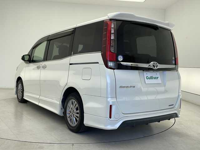 トヨタ エスクァイア Gi 千葉県 2015(平27)年 6万km ホワイトパールクリスタルシャイン 純正9インチメモリナビ /CD/DVD/BT/フルセグTV/バックカメラ/両側パワースライドドア/クルーズコントロール/TRD製エアロ/レザーシート/シートヒーター/スマートキー/プッシュスタート/ETC/電動格納ミラー/オートライト/フォグランプ/LEDヘッドライト/純正15インチアルミホイール