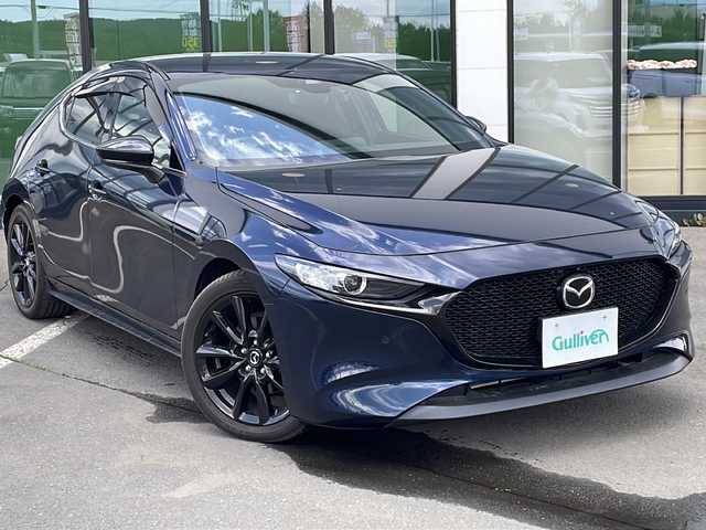 マツダ マツダ３ファストバック 15S ブラックトーンED 長野県 2022(令4)年 1.3万km ディープクリスタルブルーマイカ 4WD/純正SDナビ&フルセグTV&CD&DVD&USB&BT/アダプティブクルーズコントロール/レーンキープアシスト/衝突軽減ブレーキ/コーナーセンサー/ブラインドスポットモニター/ヘッドアップディスプレイ/アイドリングストップ/オートマチックハイビーム/純正前後ドライブレコーダー/ステアリングスイッチ/パドルシフト/MTモード付AT/全方位カメラ/ビルトインETC/LEDヘッドライト/オートライト/リアフォグランプ/電動格納ミラー/ウィンカーミラー/電動ホールド/オートホールド/純正18インチAW付サマータイヤ装着/社外16インチAW付スタッドレスタイヤ積込/純正フロアマット/純正ドアバイザー/プッシュスタート/スマートキー/スペアキー1本/純正エンジンスターター