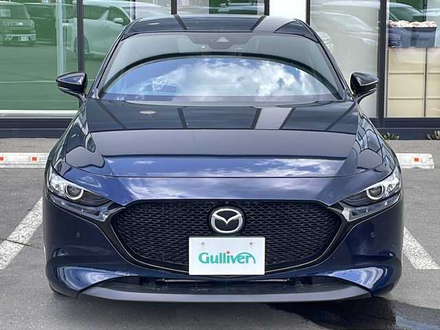 マツダ マツダ３ファストバック 15S ブラックトーンED 長野県 2022(令4)年 1.3万km ディープクリスタルブルーマイカ 4WD/純正SDナビ&フルセグTV&CD&DVD&USB&BT/アダプティブクルーズコントロール/レーンキープアシスト/衝突軽減ブレーキ/コーナーセンサー/ブラインドスポットモニター/ヘッドアップディスプレイ/アイドリングストップ/オートマチックハイビーム/純正前後ドライブレコーダー/ステアリングスイッチ/パドルシフト/MTモード付AT/全方位カメラ/ビルトインETC/LEDヘッドライト/オートライト/リアフォグランプ/電動格納ミラー/ウィンカーミラー/電動ホールド/オートホールド/純正18インチAW付サマータイヤ装着/社外16インチAW付スタッドレスタイヤ積込/純正フロアマット/純正ドアバイザー/プッシュスタート/スマートキー/スペアキー1本/純正エンジンスターター