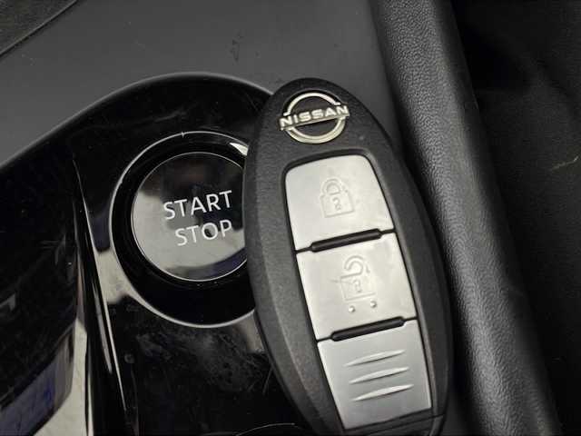 日産 ノート X FOUR 新潟県 2022(令4)年 4.9万km ブリリアントシルバー 4WD/プロパイロット/純正ナビ/　　フルセグ/BT/AppleCarPlay/AndroidAuto/HDMI/アラウンドビューモニター/レーダークルーズコントロール/オートライト/オートマチックハイビーム/シートヒーター/ステアリングスイッチ/USBポート/置くだけ充電/デジタルインナーミラー/ブラインドスポットモニター/スマートキー/ビルトインETC2.0
