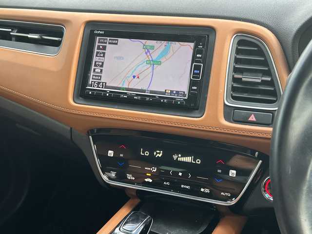 ホンダ ヴェゼル ハイブリッド Z ホンダセンシング 和歌山県 2019(令1)年 9.2万km プラチナホワイトパール 純正ナビ/バックカメラ/(BT/CD/DVD)/衝突軽減ブレーキ/レーンキープ/横滑り防止装置/アイドリングストップ/純正フロアマット/純正アルミホイール/LEDヘッドライト/オートライト/フォグランプ