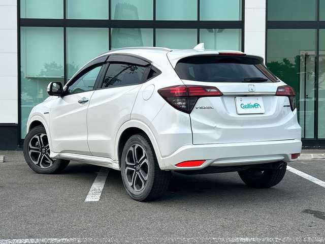 ホンダ ヴェゼル ハイブリッド Z ホンダセンシング 和歌山県 2019(令1)年 9.2万km プラチナホワイトパール 純正ナビ/バックカメラ/(BT/CD/DVD)/衝突軽減ブレーキ/レーンキープ/横滑り防止装置/アイドリングストップ/純正フロアマット/純正アルミホイール/LEDヘッドライト/オートライト/フォグランプ