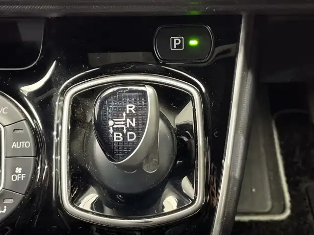 トヨタ ヴォクシー ハイブリッド ZS 煌Ⅱ 栃木県 2019(令1)年 1.1万km イナズマスパーキングブラックガラスフレーク 純正ナビ/(CD/DVD/フルセグTV/Bluetooth/MSV/SD)/バックカメラ/トヨタセーフティーセンス/・衝突軽減ブレーキ/・車線逸脱警報/・オートマチックハイビーム/・先行車発進告知機能/コーナーセンサー/ビルトインETC2.0/前方ドラレコ/両側パワスラ/シートヒーター/禁煙車/オートライト/LEDヘッドライト/横滑り防止装置/フォグランプ/プッシュスタート/ステアリングスイッチ/革巻きステアリング/ウィンカーミラー/電動格納ミラー/純正16インチアルミホイール/純正フロアマット
