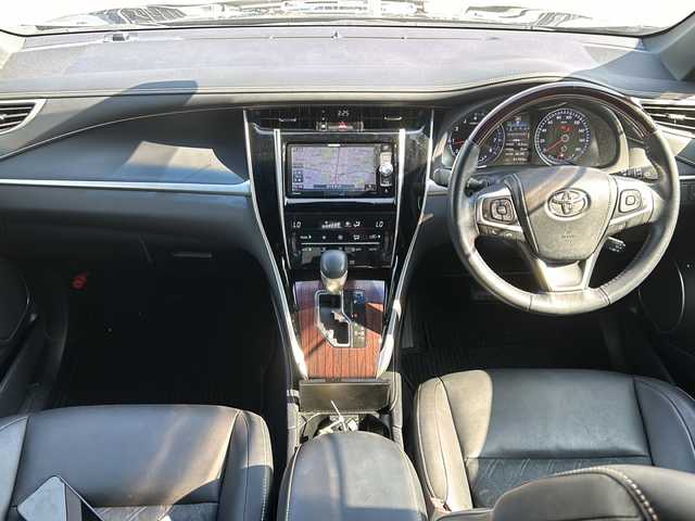 トヨタ ハリアー プレミアム 富山県 2016(平28)年 6.2万km ブラック 社外ナビ/フルセグTV/Bluetooth/バックカメラ/レーンキープアシスト/クルーズコントロール/プッシュスタート/スマートキー/ハーフレザーシート/パワーシート/電動リアゲート/ウッドコンビ革巻きステアリング/LEDヘッドライト/オートライト/オートハイビーム/ETC