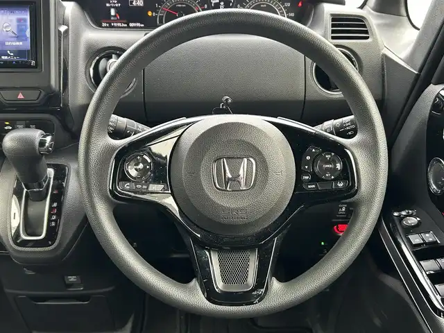 ホンダ Ｎ ＢＯＸ カスタム L 静岡県 2022(令4)年 1万km プラチナホワイトパール 社外メモリーナビ/（AM/FM/CD/DVD/BT）/フルセグTV/バックカメラ/社外ドライブレコーダー/スマートキー×2/プッシュスタート/左側パワースライドドア/レーダークルーズコントロール/シートヒーター/コーナーセンサー/フロアマット/ドアバイザー/衝突被害軽減ブレーキ/レーンキープアシスト/横滑り防止装置/保証書/取扱説明書