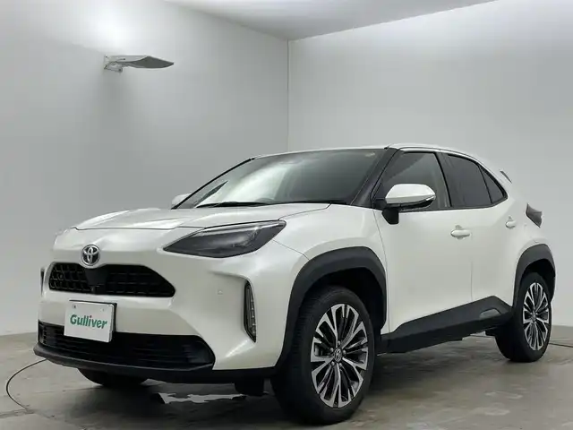 トヨタ ヤリスクロス ハイブリッド Z 岡山県 2022(令4)年 3万km ホワイトパールクリスタルシャイン 純正８インチディスプレイオーディオ/（ナビ/フルセグTV/BT/HDMI)/合皮ハーフレザー/パノラミックビューモニター/衝突軽減ブレーキシステム/追従型クルーズコントロール/ビルトインＥＴＣ２．０/ＬＥＤヘッドライト/オートハイビーム/前席シートヒーター/ステアリングヒーター/社外ドライブレコーダー（前後）/ブラインドスポットモニター/純正18インチAW/踏み間違い防止/オートブレーキホールド/TVキャンセラー/ISOFIX/ステアリングスイッチ/ヘッドアップディスプレイ/チルトステアリング/シートリフター/ウインカーミラー/新車保証書/スマートキー×２
