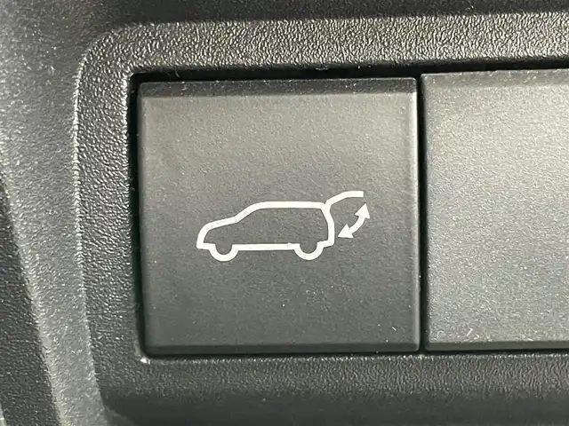 トヨタ ヤリスクロス ハイブリッド Z 岡山県 2022(令4)年 3万km ホワイトパールクリスタルシャイン 純正８インチディスプレイオーディオ/（ナビ/フルセグTV/BT/HDMI)/合皮ハーフレザー/パノラミックビューモニター/衝突軽減ブレーキシステム/追従型クルーズコントロール/ビルトインＥＴＣ２．０/ＬＥＤヘッドライト/オートハイビーム/前席シートヒーター/ステアリングヒーター/社外ドライブレコーダー（前後）/ブラインドスポットモニター/純正18インチAW/踏み間違い防止/オートブレーキホールド/TVキャンセラー/ISOFIX/ステアリングスイッチ/ヘッドアップディスプレイ/チルトステアリング/シートリフター/ウインカーミラー/新車保証書/スマートキー×２