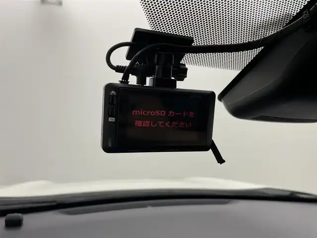 トヨタ ヤリスクロス ハイブリッド Z 岡山県 2022(令4)年 3万km ホワイトパールクリスタルシャイン 純正８インチディスプレイオーディオ/（ナビ/フルセグTV/BT/HDMI)/合皮ハーフレザー/パノラミックビューモニター/衝突軽減ブレーキシステム/追従型クルーズコントロール/ビルトインＥＴＣ２．０/ＬＥＤヘッドライト/オートハイビーム/前席シートヒーター/ステアリングヒーター/社外ドライブレコーダー（前後）/ブラインドスポットモニター/純正18インチAW/踏み間違い防止/オートブレーキホールド/TVキャンセラー/ISOFIX/ステアリングスイッチ/ヘッドアップディスプレイ/チルトステアリング/シートリフター/ウインカーミラー/新車保証書/スマートキー×２