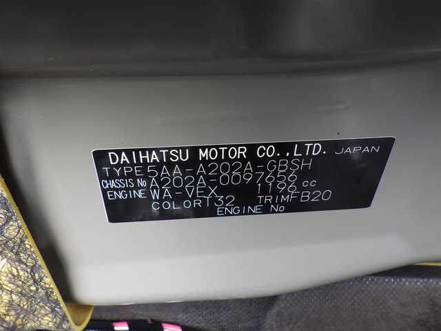 トヨタ ライズ Z 千葉県 2025(令7)年 0.1万km未満 ナチュラルベージュマイカM HEV Z　ディスプレイオーディオパッケーシ（97900）/スマートアシストIII/レーダークルーズコントロール/エコアイドル/スマートペダル/ディスプレイオーディオ/純正地デジTV/【Apple CarPlay　Android Auto対応】/【Bluetooth接続】/バックカメラ/前席シートヒーター/革巻きステアリング/ステアリングスイッチ/LEDヘッドライト/フォグライト/ウインカーミラー/コーナーセンサー/純正17インチアルミホイル/サイド/カーテンエアバッグ/キーフリーシステム