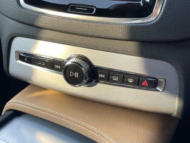 ボルボ ＸＣ９０ T5 AWD モーメンタム 埼玉県 2016(平28)年 4.8万km アイスホワイト 茶レザーシート/アダプティブクルーズコントロール/純正HDDナビ/(Bluetooth/USB/CD/フルセグ)/Ａｐｐｌｅ　Ｃａｒ　Ｐｌａｙ/３６０度カメラ/ブラインドスポットモニター/シートヒーター/パークアシスト/レーンアシスト/ＥＴＣ
