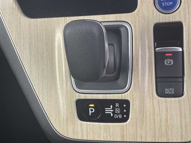 日産 セレナ e－パワー ハイウェイスター G 埼玉県 2020(令2)年 4.4万km マルーンレッド 2トーン エマージェンシーブレーキ/プロパイロット/両側パワースライドドア/純正９インチメモリナビ/CD/DVD/Bluetooth/フルセグ/全方位カメラ/デジタルインナーミラー/ドライブレコーダー/ETC/レザーシート/ステアリングヒーター/純正１６インチAW/純正フロアマット/プッシュスタート/スマートキー