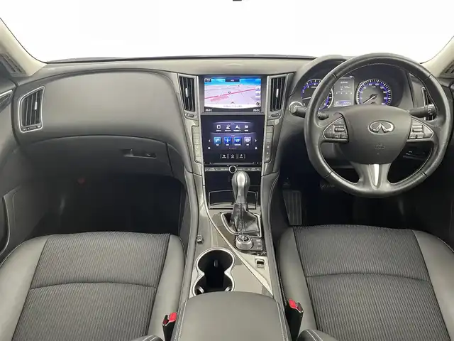 日産 スカイライン 200GT－t 埼玉県 2015(平27)年 3.9万km クリスタルホワイトパール ワンオーナー　/純正８インチナビ　/バックカメラ　/クルーズコントロール　/ハーフレザーシート　/ビルトインＥＴＣ２．０　/社外前後ドライブレコーダー　/純正フロアマット　/Ｂｌｕｅｔｏｏｔｈ　/フルセグＴＶ