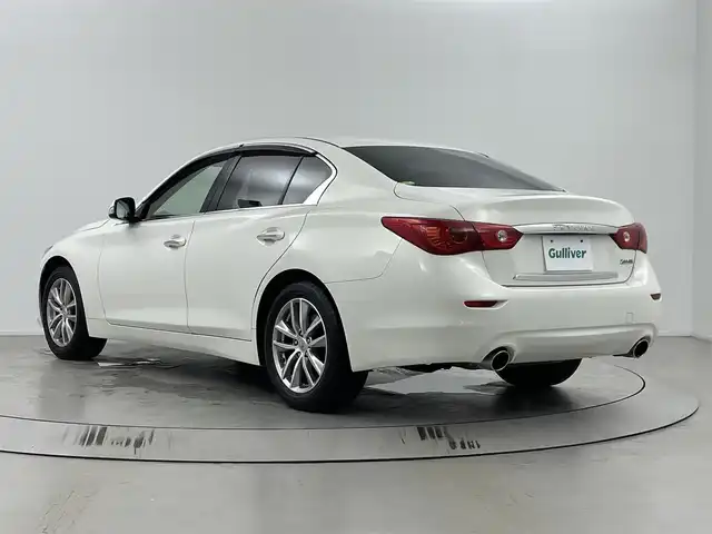 日産 スカイライン 200GT－t 埼玉県 2015(平27)年 3.9万km クリスタルホワイトパール ワンオーナー　/純正８インチナビ　/バックカメラ　/クルーズコントロール　/ハーフレザーシート　/ビルトインＥＴＣ２．０　/社外前後ドライブレコーダー　/純正フロアマット　/Ｂｌｕｅｔｏｏｔｈ　/フルセグＴＶ