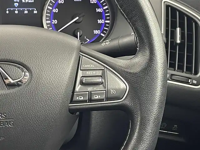 日産 スカイライン 200GT－t 埼玉県 2015(平27)年 3.9万km クリスタルホワイトパール ワンオーナー　/純正８インチナビ　/バックカメラ　/クルーズコントロール　/ハーフレザーシート　/ビルトインＥＴＣ２．０　/社外前後ドライブレコーダー　/純正フロアマット　/Ｂｌｕｅｔｏｏｔｈ　/フルセグＴＶ