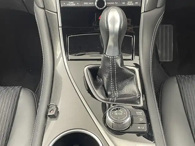 日産 スカイライン 200GT－t 埼玉県 2015(平27)年 3.9万km クリスタルホワイトパール ワンオーナー　/純正８インチナビ　/バックカメラ　/クルーズコントロール　/ハーフレザーシート　/ビルトインＥＴＣ２．０　/社外前後ドライブレコーダー　/純正フロアマット　/Ｂｌｕｅｔｏｏｔｈ　/フルセグＴＶ