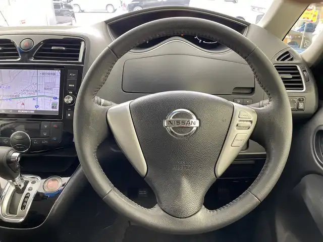 日産 セレナ ハイウェイスター Sハイブリッド 大阪府 2014(平26)年 5.3万km ダイヤモンドブラック 純正ナビ/・Bluetooth/・CD/DVD/・フルセグテレビ/・SD音楽録音/バックカメラ/純正フリップダウンモニター/クルーズコントロール/両側パワースライドドア/衝突軽減ブレーキ/レーンキープアシスト/前後ドライブレコーダー/ＥＴＣ/スマートキー
