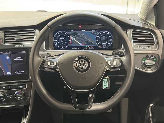 フォルクスワーゲン ゴルフ TSI コンフォートL テックED 新潟県 2019(平31)年 2.7万km ピュアホワイト セーフティーパッケージ/・ACC”（全車速追従機能付）/・レーンキープアシストシステムLaneAssist/・渋滞時追従支援システムTraffic Assist/・パドルシフト/・レザーマルチファンクションステアリングホイール/純正ナビ/・フルセグテレビ/・Bluetooth接続/ドライブレコーダー/ドライバー疲労検知システム/プリクラッシュブレーキシステム/プロアクティブ・オキュパント・プロテクション/電動パワーステアリング/プッシュスタート/ETC2.0/ドライブレコーダー