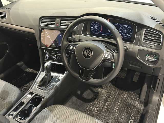 フォルクスワーゲン ゴルフ TSI コンフォートL テックED 新潟県 2019(平31)年 2.7万km ピュアホワイト セーフティーパッケージ/・ACC”（全車速追従機能付）/・レーンキープアシストシステムLaneAssist/・渋滞時追従支援システムTraffic Assist/・パドルシフト/・レザーマルチファンクションステアリングホイール/純正ナビ/・フルセグテレビ/・Bluetooth接続/ドライブレコーダー/ドライバー疲労検知システム/プリクラッシュブレーキシステム/プロアクティブ・オキュパント・プロテクション/電動パワーステアリング/プッシュスタート/ETC2.0/ドライブレコーダー