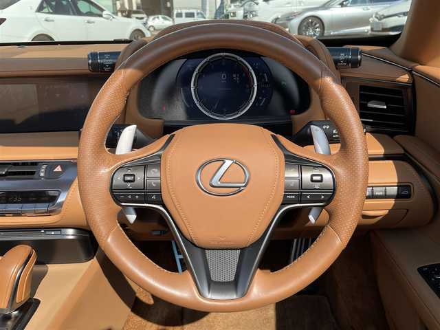 レクサス ＬＣ 500 コンバーチブル 広島県 2021(令3)年 1.8万km ホワイトノーヴァガラスフレーク ワンオーナー/電動ソフトトップ（サンドベージュ）/ブラック塗装ブレーキキャリパー/オーカー本革シート/・シートヒーター/・エアシート/・パワーシート/ヘッドアップディスプレイ/純正ナビ（CD/フルセグTV/Bluetooth）/バックカメラ/ETC2.0/純正21インチAW/衝突被害軽減ブレーキ/車線逸脱警報/オートマチックハイビーム/ブラインドスポットモニター/レーダークルーズコントロール/コーナーセンサー