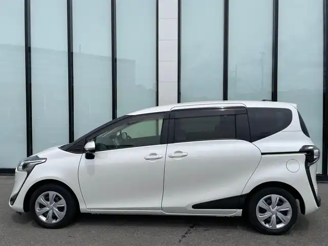 トヨタ シエンタ G セーフティエディション 大阪府 2020(令2)年 3.9万km ホワイトパールクリスタルシャイン 社外9インチナビ　/ETC　/全方位モニター　/両側パワースライドドア　/LEDヘッドライト　/フルセグTV　/シートヒーター　/純正フロアマット　/ドライブレコーダー（前方）　/プッシュスタート