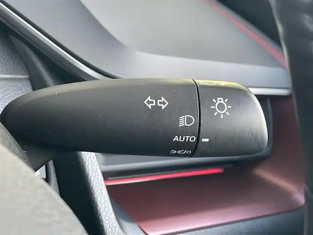 トヨタ プリウス Z 愛知県 2023(令5)年 2万km ホワイトパールクリスタルシャイン パノラマルーフ/純正12.3インチディスプレイオーディオナビ/フルセグTV/FM/AM/Miracast/パノラミックビューモニター/プリクラッシュセーフティ/レーダークルーズコントロール/レーンディパーチャーアラート/オートマチックハイビーム/ブラインドスポットモニター/トヨタチームメイト/LEDヘッドライト/オートライト/デジタルインナーミラー/合皮シート/パワーシート/シートヒーター/シートベンチレーション/シートメモリー/合皮巻きステアリングホイール/ステアリングヒーター/ステアリングスイッチ/パワーバックドア/ビルトインETC2.0/コーナーセンサー/プッシュスタート/スマートキー/電動格納ミラー/ウインカーミラー/フロアマット