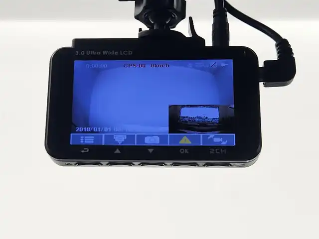 トヨタ プリウス ＰＨＶ A プレミアム 愛知県 2018(平30)年 8.2万km ホワイトパールクリスタルシャイン トヨタセーフティセンス/　　・プリクラッシュセーフティ/　　・レーンディバーチャーアラート/　　・レーントレーシングアシスト/　　・レーダークルーズコントロール/　　・オートマチックハイビーム/ブラインドスポットモニター/トヨタチームメイト/　　・アドバンストパーク/置くだけ充電/ヘッドアップディスプレイ/デジタルインナーミラー/純正11.6インチナビ/　　BT/フルセグ/バックカメラ/ドライブレコーダー/ビルトインETC/革巻きステアリング/ステアリングリモコン/ステアリングヒーター/本革シート/パワーシート（D席）/シートヒーター（前席）/純正LEDヘッドライト/フォグランプ/モデリスタ17インチアルミホイール