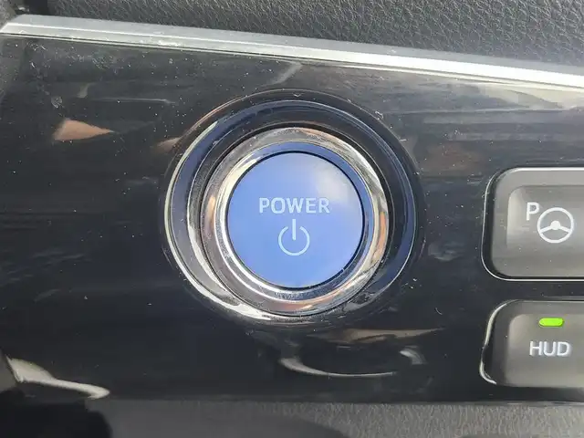 トヨタ プリウス ＰＨＶ A プレミアム 愛知県 2018(平30)年 8.2万km ホワイトパールクリスタルシャイン トヨタセーフティセンス/　　・プリクラッシュセーフティ/　　・レーンディバーチャーアラート/　　・レーントレーシングアシスト/　　・レーダークルーズコントロール/　　・オートマチックハイビーム/ブラインドスポットモニター/トヨタチームメイト/　　・アドバンストパーク/置くだけ充電/ヘッドアップディスプレイ/デジタルインナーミラー/純正11.6インチナビ/　　BT/フルセグ/バックカメラ/ドライブレコーダー/ビルトインETC/革巻きステアリング/ステアリングリモコン/ステアリングヒーター/本革シート/パワーシート（D席）/シートヒーター（前席）/純正LEDヘッドライト/フォグランプ/モデリスタ17インチアルミホイール