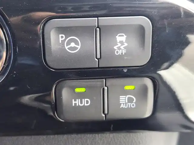 トヨタ プリウス ＰＨＶ A プレミアム 愛知県 2018(平30)年 8.2万km ホワイトパールクリスタルシャイン トヨタセーフティセンス/　　・プリクラッシュセーフティ/　　・レーンディバーチャーアラート/　　・レーントレーシングアシスト/　　・レーダークルーズコントロール/　　・オートマチックハイビーム/ブラインドスポットモニター/トヨタチームメイト/　　・アドバンストパーク/置くだけ充電/ヘッドアップディスプレイ/デジタルインナーミラー/純正11.6インチナビ/　　BT/フルセグ/バックカメラ/ドライブレコーダー/ビルトインETC/革巻きステアリング/ステアリングリモコン/ステアリングヒーター/本革シート/パワーシート（D席）/シートヒーター（前席）/純正LEDヘッドライト/フォグランプ/モデリスタ17インチアルミホイール