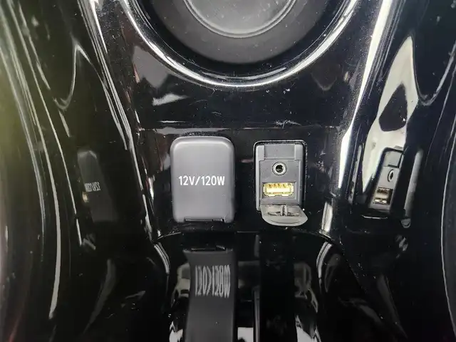 トヨタ プリウス ＰＨＶ A プレミアム 愛知県 2018(平30)年 8.2万km ホワイトパールクリスタルシャイン トヨタセーフティセンス/　　・プリクラッシュセーフティ/　　・レーンディバーチャーアラート/　　・レーントレーシングアシスト/　　・レーダークルーズコントロール/　　・オートマチックハイビーム/ブラインドスポットモニター/トヨタチームメイト/　　・アドバンストパーク/置くだけ充電/ヘッドアップディスプレイ/デジタルインナーミラー/純正11.6インチナビ/　　BT/フルセグ/バックカメラ/ドライブレコーダー/ビルトインETC/革巻きステアリング/ステアリングリモコン/ステアリングヒーター/本革シート/パワーシート（D席）/シートヒーター（前席）/純正LEDヘッドライト/フォグランプ/モデリスタ17インチアルミホイール