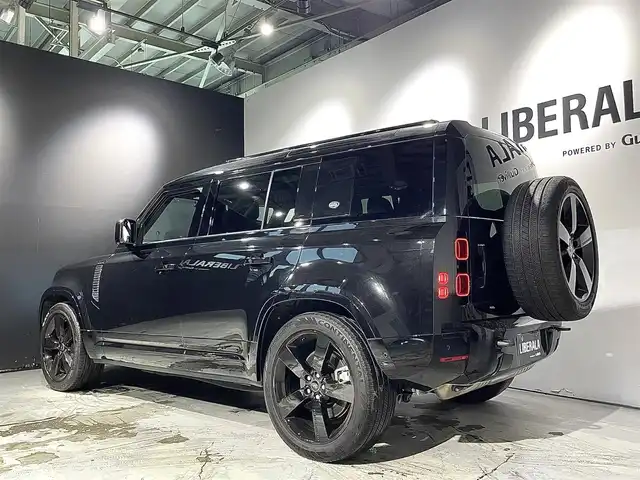 ランドローバー ランドローバー ディフェンダー 110XダイナミックSE 道央・札幌 2022(令4)年 3.7万km 黒 ブラックエクステリアパック/スライディングパノラミックルーフ/２２インチ　スタイル5098　５スポーク/（グロスブラックフィニッシュ）/MERIDIANサウンドシステム/ブラインドスポットパック/・クリアイグジットモニター/・ブラインドスポットアシスト/・リバーストラフィックディテクション/ドライバーアシストパック/・リアコリジョンモニター/・アダプティブクルーズコントロール/黒ベージュ革シート/３Dサラウンドカメラ/１１．４インチタッチスクリーン/メモリー付パワーシート（D/N）/シートヒーター（前席・後席）/LEDヘッドライト/オートライト/ETC